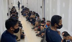 Gerebek Apartemen di Kuningan, Polisi Dapati Puluhan Pria Tanpa Busana di Kamar - JPNN.com