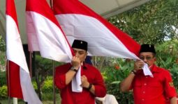 Dipilih untuk Bertarung di Pilwakot Surabaya, Armuji Menangis - JPNN.com
