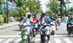 Lihat Tuh Si Bobby Menantu Jokowi, Ke KPU Pakai Vespa, Katanya Ada Hubungan Sama Medan - JPNN.com