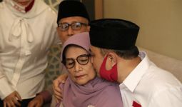 Eri Cahyadi ke KPU Dilepas dengan Bisikan Surat Al Fatihah dan Al Ikhlas dari Ibunda - JPNN.com