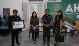Ridwan Kamil dan Bupati Karawang Mengapresiasi Bantuan Mesin PCR dari Sampoerna - JPNN.com