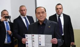 Kena Corona, Eks PM Italia Silvio Berlusconi Dilarikan ke Rumah Sakit - JPNN.com