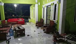 Ratusan Massa Mendatangi Rumah Pembunuh Bripka Adhi Pradana, Lihat yang Terjadi - JPNN.com