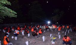 Melanggar, 54 Orang Dihukum Berdoa di Makam Korban Covid-19 Malam Hari - JPNN.com