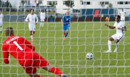 Diwarnai 2 Kartu Merah, Inggris Kalahkan Islandia Berkat Gol di Menit 92 - JPNN.com