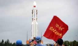 Pesawat Ruang Angkasa Tiongkok Sukses Kembali ke Bumi - JPNN.com