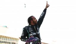 Gagal Naik Podium F1 GP Azerbaijan 2023, Lewis Hamilton Enggan Kibarkan Bendera Putih - JPNN.com