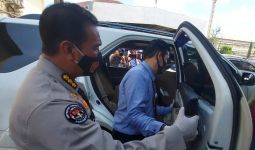 Pasutri Pengendara Mobil Mewah Ini Mencurigakan, Lantas Dicegat Polisi, Ketika Diperiksa Ternyata - JPNN.com