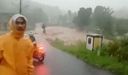 Hujan Ekstrem di Bogor, Jembatan Ambruk dan Sejumlah Warga Sempat Tertimbun Longsor - JPNN.com