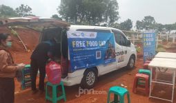 Lewat Free Food Car, Sekolah Relawan Bantu Petugas Pemakaman TPU Pondok Ranggon - JPNN.com