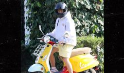 Lihat Nih Gaya Justin Bieber Naik Vespa Primavera Sean Wotherspoon, Keren Enggak? - JPNN.com