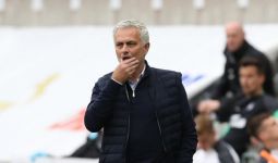 Reaksi Mourinho Kala Kemenangan Anak Asuhnya Nyaris Raib - JPNN.com