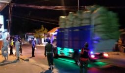 Petugas Gabungan Berhentikan Sebuah Truk, Polisi Militer Ikut Turun, Bukan Narkoba - JPNN.com