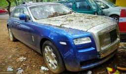 Waduh, 5 Mobil Mewah Ini Diabaikan Begitu Saja di Pinggir Jalan - JPNN.com