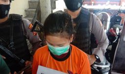 Dikawal 2 Polisi Bersenjata, Gadis Belia Penjual Sabu-Sabu Berkata.. - JPNN.com