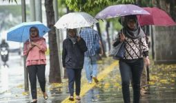 Siap-siap, BMKG Prediksi 19 Provinsi Dilanda Hujan Lebat Pada Tahun Baru - JPNN.com