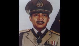 Mengapa Jenderal Awaloedin Djamin Dijuluki Bapak Satpam? - JPNN.com