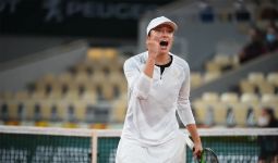Iga Swiatek Menangis Usai Bikin Kejutan Besar di Roland Garros 2020 - JPNN.com