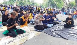 Lihat Aksi Kapolres di Tengah Demonstran, Tak Ada Kerusuhan, Damai, Top - JPNN.com