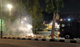 Demo Tolak UU Cipta Kerja di Bandung Rusuh, Massa Mengamuk - JPNN.com
