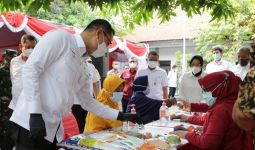 44 Ribu Keluarga di Surabaya Nikmati Beras Medium Bantuan Kemensos - JPNN.com