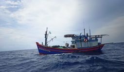 KRI John Lie Tangkap Kapal Ikan Berbendera Vietnam - JPNN.com