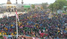 Massa Membeludak, Demo Berlangsung Damai tetapi Mengerikan - JPNN.com