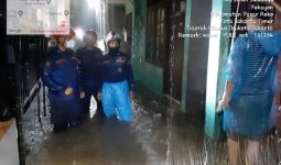 Hujan Deras, Banjir Rendam Sejumlah Wilayah di Jakarta Timur - JPNN.com