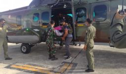 TNI Mengevakuasi Dua Orang Korban Penembakan KKSB ke Jakarta - JPNN.com