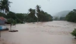 Banjir Melanda Selatan Garut, Seribuan Orang Terpaksa Mengungsi - JPNN.com