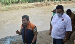 Lima Rumah Warga di Garut Hanyut Terbawa Banjir Bandang - JPNN.com