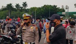 Terjun Langsung Memantau Aksi Demo, Komisioner Kompolnas Minta Polisi Tindak Tegas Perusuh - JPNN.com