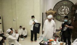 Ada Kaus Sindiran dari Ustaz Tengku Zul untuk Rival Menantu Jokowi di Medan - JPNN.com