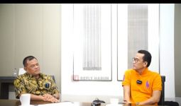Refly Harun dan Gatot Nurmantyo Bicara Pengalihan Isu UU Cipta Kerja - JPNN.com