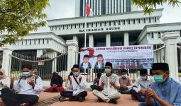 KPU Ogan Ilir Diskualifikasi Ilyas-Endang, Massa Gelar Aksi Damai ke Gedung MA - JPNN.com