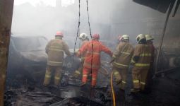Polisi Ungkap Dugaan Penyebab Kebakaran Permukiman Padat Penduduk di Jalan Simprug Golf Jaksel - JPNN.com