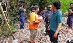 Pemulung Menemukan Sesuatu di Sungai, Geger, Ada TNI dan Polisi - JPNN.com