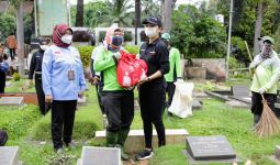 Alhamdulillah, Petugas Pemakaman Terdampak Pandemi di DKI Dapat Bantuan Kemensos - JPNN.com