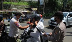 Tekan Covid-19, Petugas Gabungan Kota Sukabumi Gelar Patroli - JPNN.com