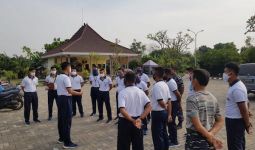 Jalin Toleransi, Prajurit Satkor Koarmada II Bersihkan Tempat Ibadah - JPNN.com