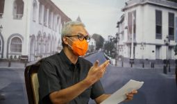 Gubernur Ganjar Pranowo Abaikan SE Menaker, UMP Jateng Tetap Naik, Sebegini Angkanya - JPNN.com