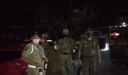 PKL Berbuat Maksiat di Depan Masjid, Kedoknya Jualan Kopi, Keterlaluan - JPNN.com