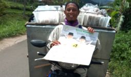 Sukarelawan Mahyeldi Tercengang Saat Ustaz yang Juga Pedagang Roti Itu Datang - JPNN.com