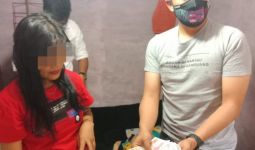Mbak Rina Widya dan Dua Rekannya Tak Berkutik Saat Digerebek di Kamar - JPNN.com