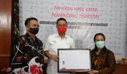 Mensos Juliari Borong Kain Batik Ciprat, Karya Penyandang Disabilitas di Temanggung - JPNN.com