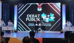 Calon Wakil Wali Kota Surabaya dari PDIP Lontarkan Kesalahan di Debat Kandidat - JPNN.com