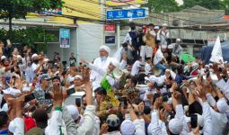 Ups! Prediksi Mahfud MD Meleset, Massa yang Jemput Habib Rizieq Sampai 3 Juta Orang Lho - JPNN.com