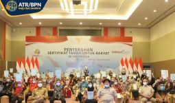 Kementerian ATR BPN Mengawal Penyerahan Sejuta Sertipikat Tanah di Sulsel - JPNN.com