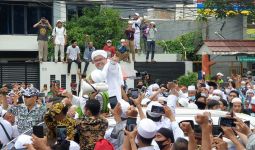 Revolusi Akhlak ala Habib Rizieq vs Revolusi Mental Milik Jokowi, Pilih Mana? - JPNN.com