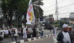 Ribuan Massa Menyambut Habib Rizieq Pulang, Jalan KS Tubun Sampai Tertutup - JPNN.com